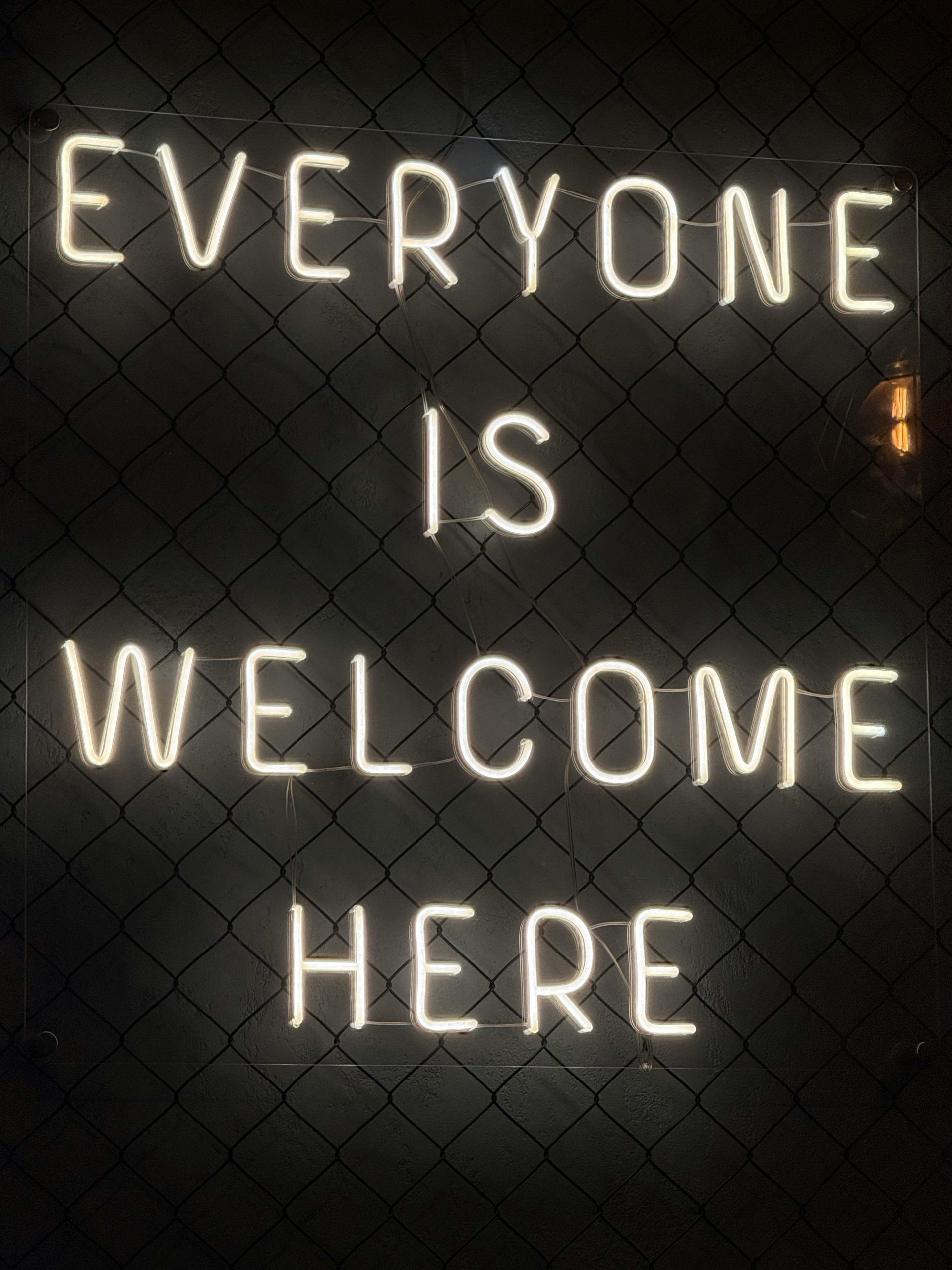 L’anxiété sociale et la confiance en soi : comment l’hypnose peut aider à s’ouvrir aux autres sans crainte