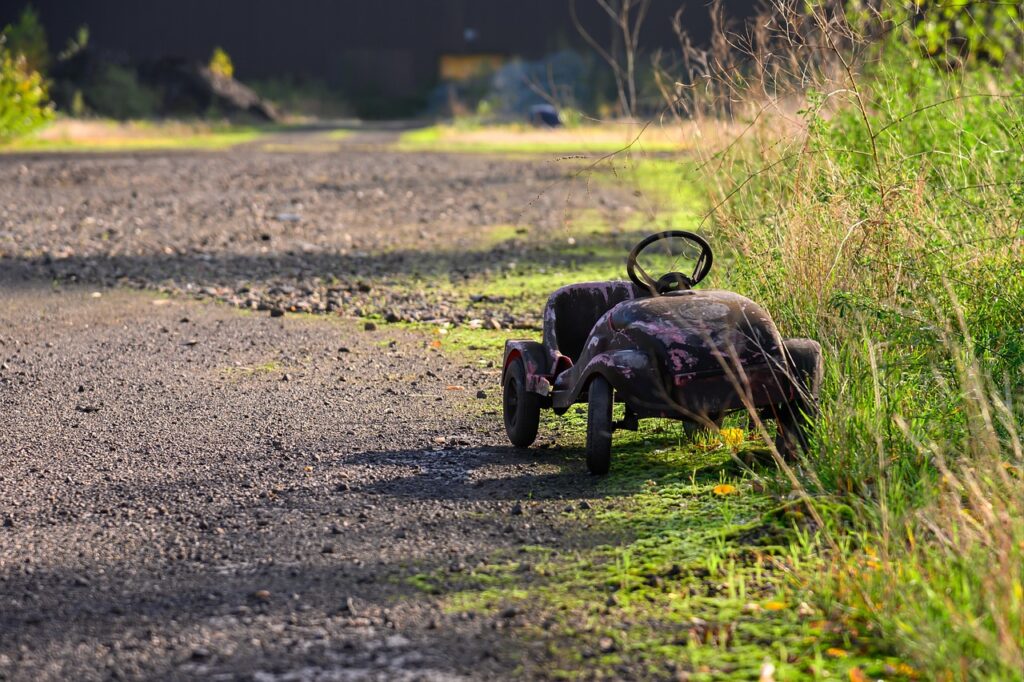 toy, bobby car, automobile, children's toys, broken, abandoned, alone, sad, model car, lonely, pforphoto, abandoned places, lost places, nostalgia, past, wreck, retro, turned off, park